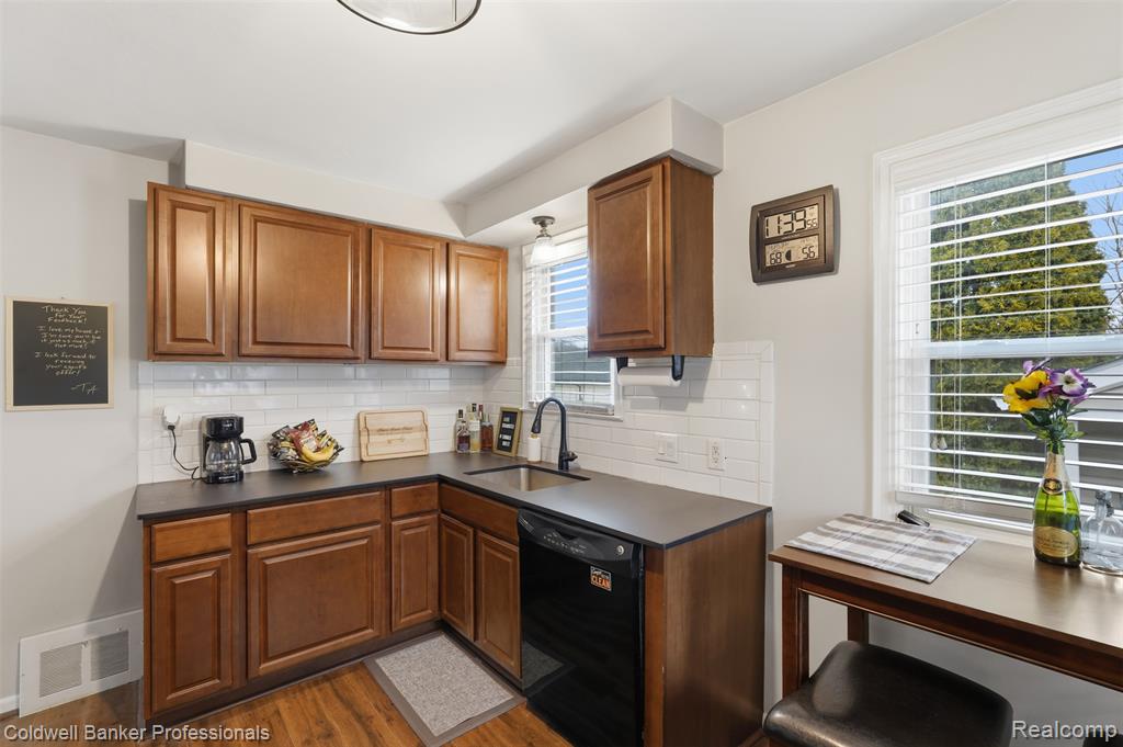 927 Montrose Avenue, Royal Oak, MI 48073 — Photo 11