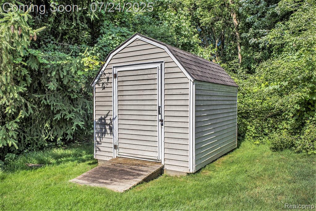 5216 Birchcrest Drive, Swartz Creek, MI 48473 — Photo 21