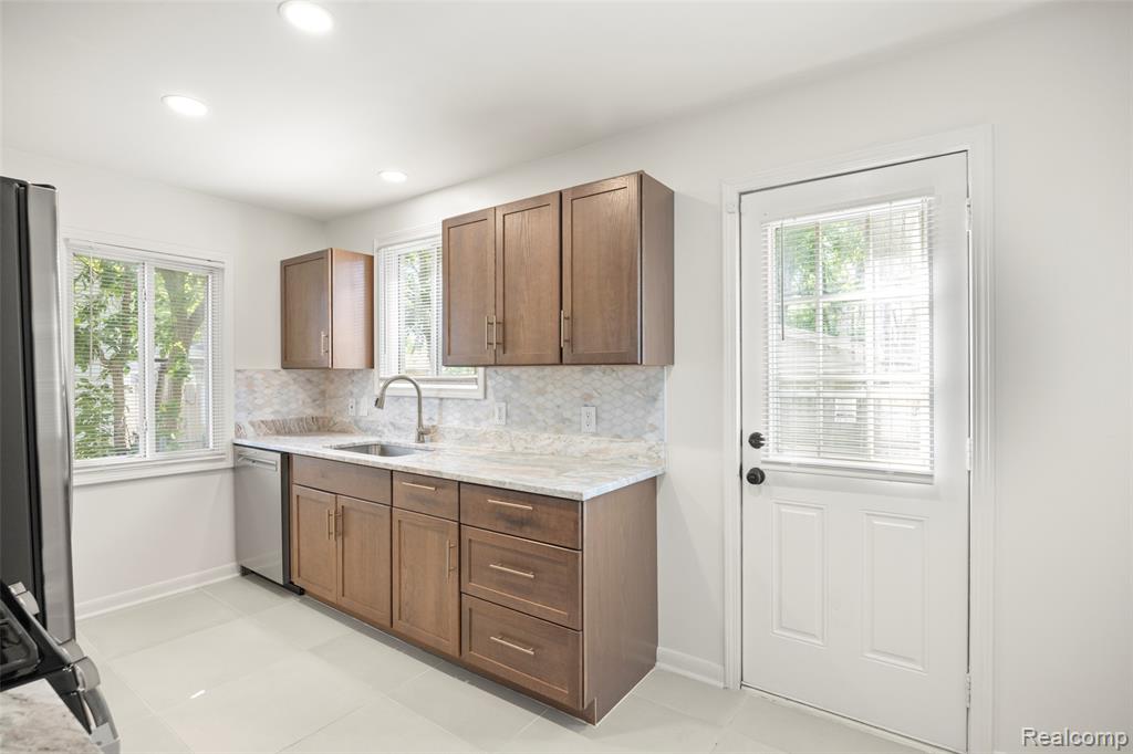 24691 Kipling Street, Oak Park, MI 48237 — Photo 6