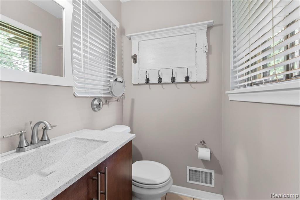 8848 Caroline Street, Taylor, MI 48180 — Photo 23