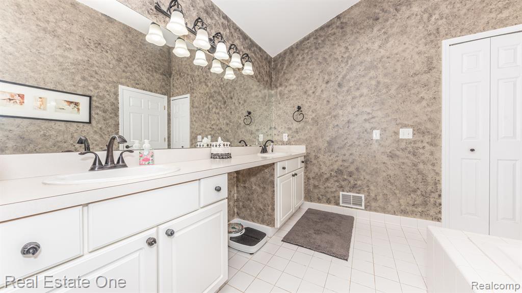 152 Winslow Circle, 37, Commerce Twp, MI 48390 — Photo 22