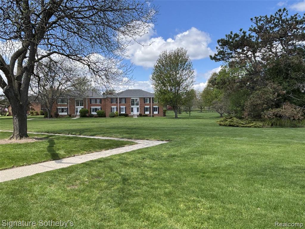 689 E Fox Hills Drive, 65, Bloomfield Hills, MI 48304 — Photo 3
