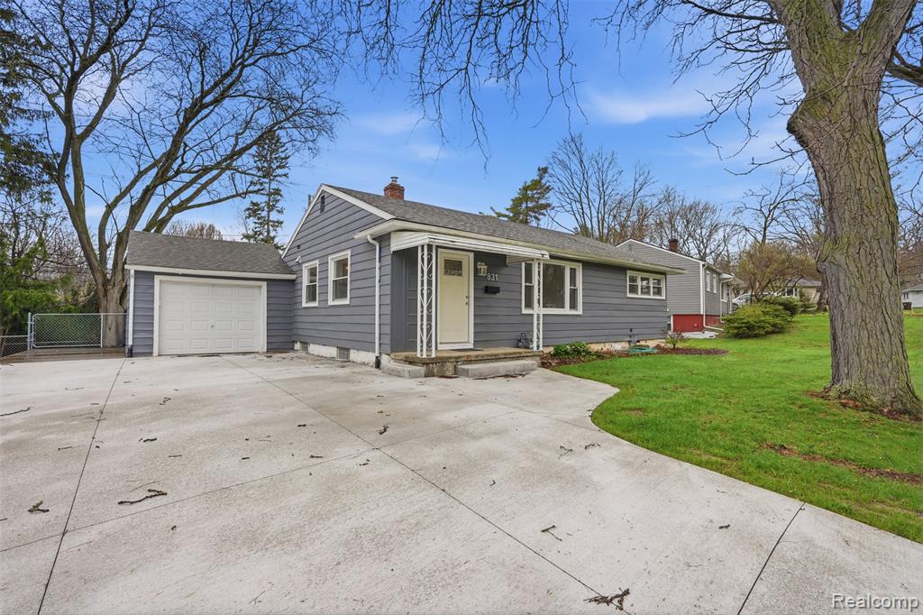831 Loyola Drive - Photo 3
