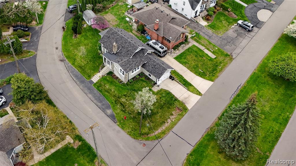 1430 Benvenue Street, Sylvan Lake, MI 48320 — Photo 45