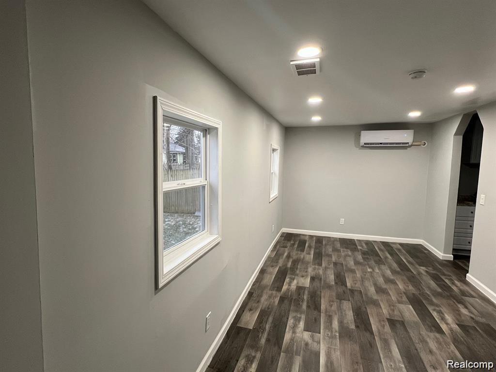 5003 ASHLEY Street, Grosse Pointe, MI 48236 — Photo 11