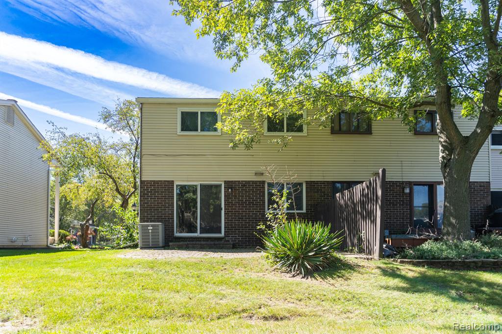 8362 LAKEVIEW Drive, Ypsilanti, MI 48198 — Photo 27