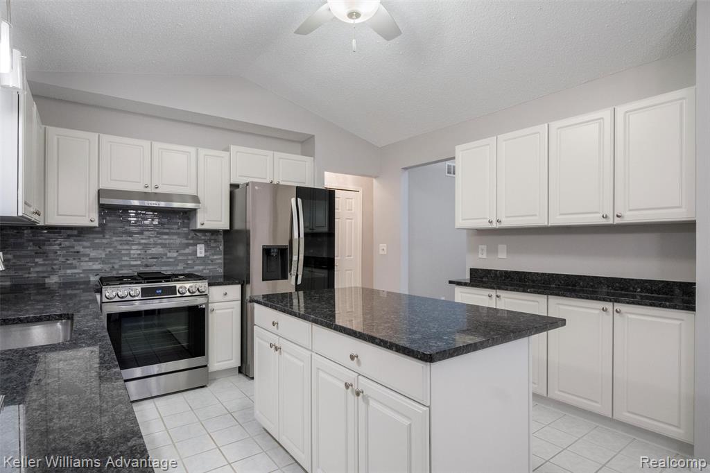 35173 Knollwood Lane, Farmington, MI 48335 — Photo 19