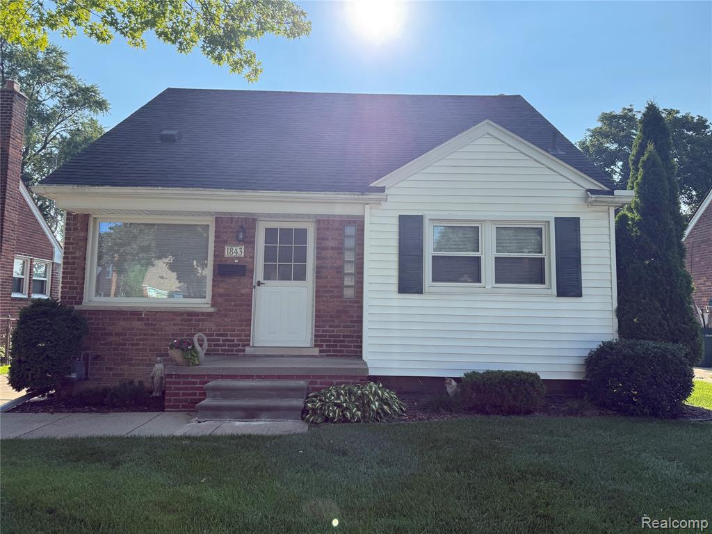 1843 Robindale Avenue, Dearborn, MI 48128