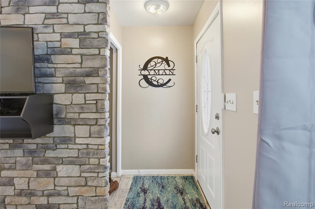 6522 Riverdale Road, Whitmore Lake, MI 48189 — Photo 2