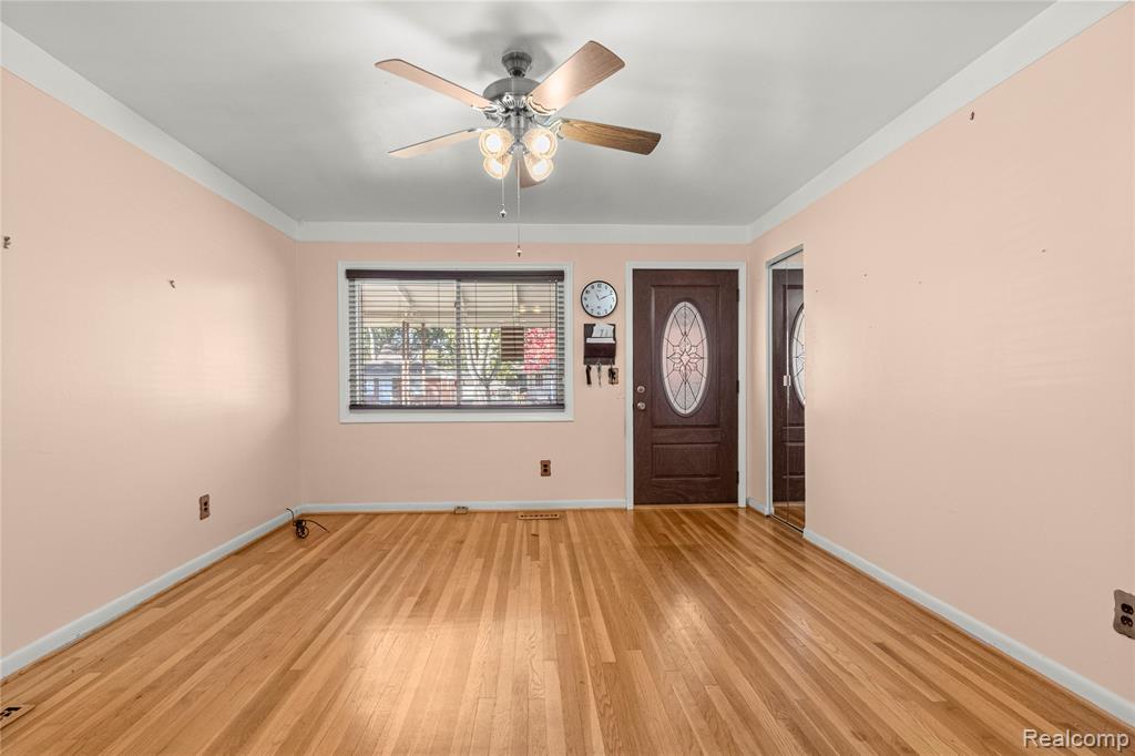 4915 Raymond Avenue, Dearborn Heights, MI 48125 — Photo 6