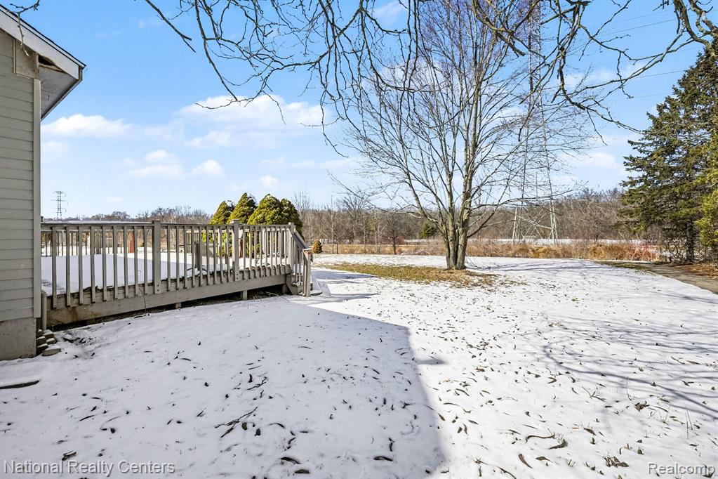 2510 Wenona Drive, Wixom, MI 48393 — Photo 19