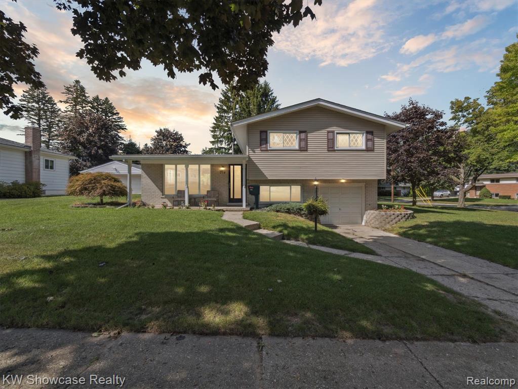 714 Sweetbriar, Milford, MI 48381 — front exterior