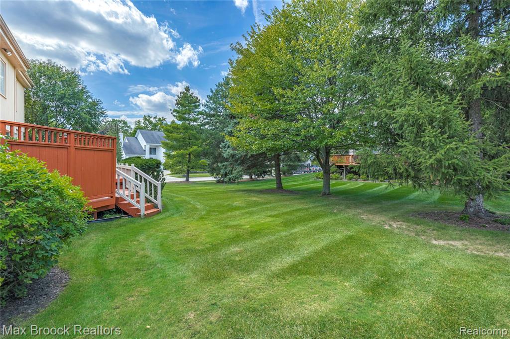 6684 Stonebridge E, West Bloomfield, MI — Photo 52