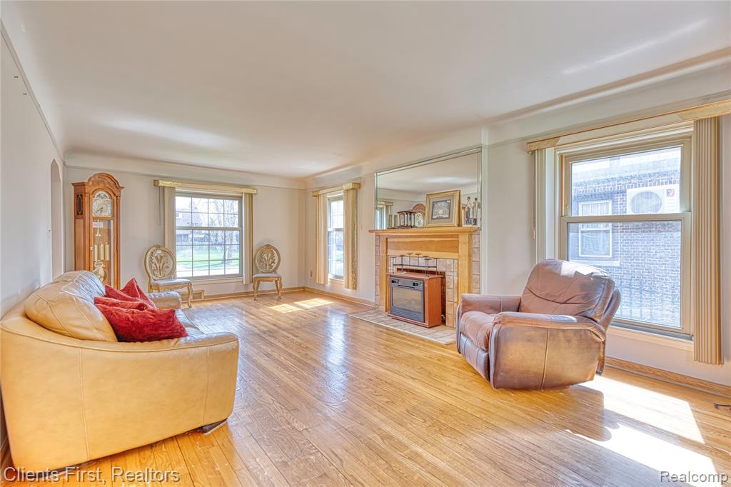 551 Fiske Drive, Detroit, MI 48214 — Photo 9