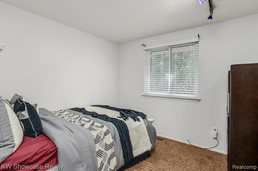 6322 CLARENDON Drive, Canton, MI 48187 — Photo 33
