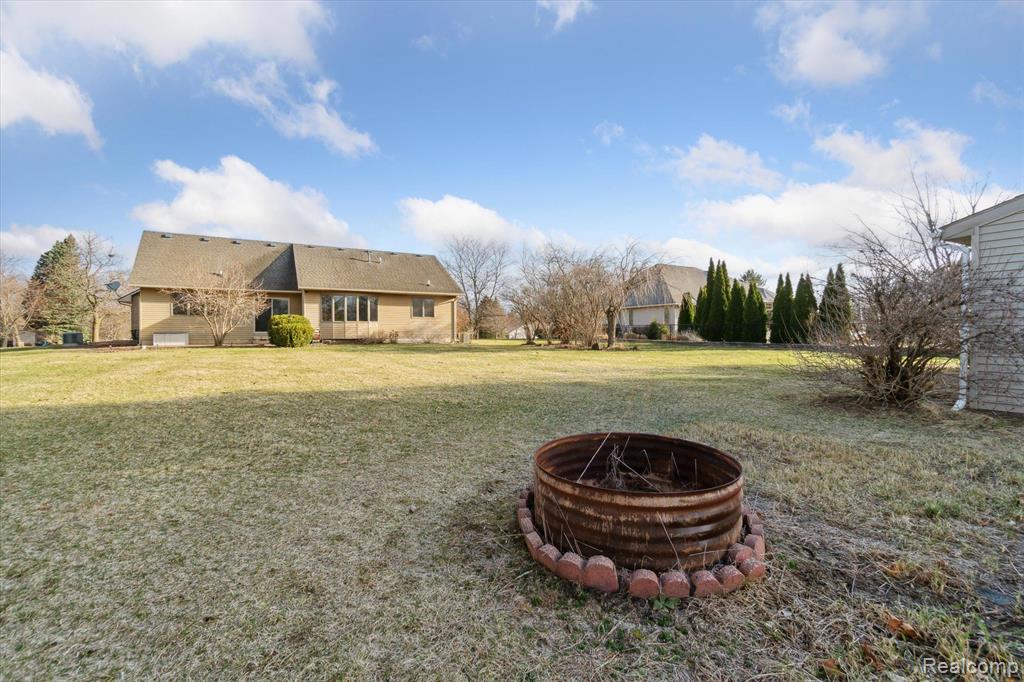 9400 ENGLISHMAN Drive, Fenton, MI 48430 — Photo 40