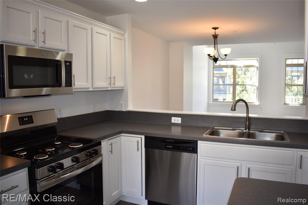 417 Old Pine Way Drive, Walled Lake, MI 48390 — Photo 9