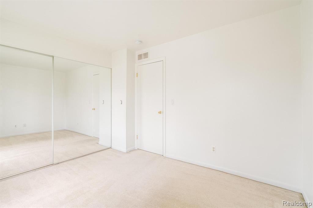 9663 BAYVIEW Drive, Ypsilanti, MI 48197 — Photo 26