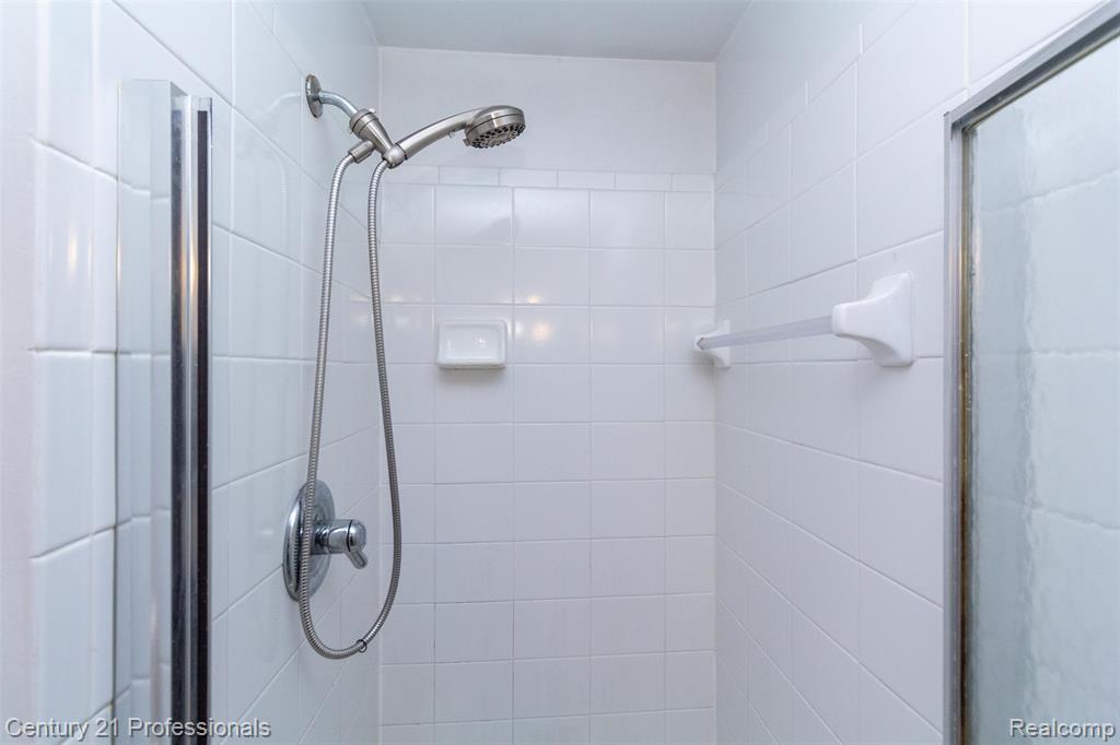 1658 Brentwood Drive, Troy, MI 48098 — Photo 17