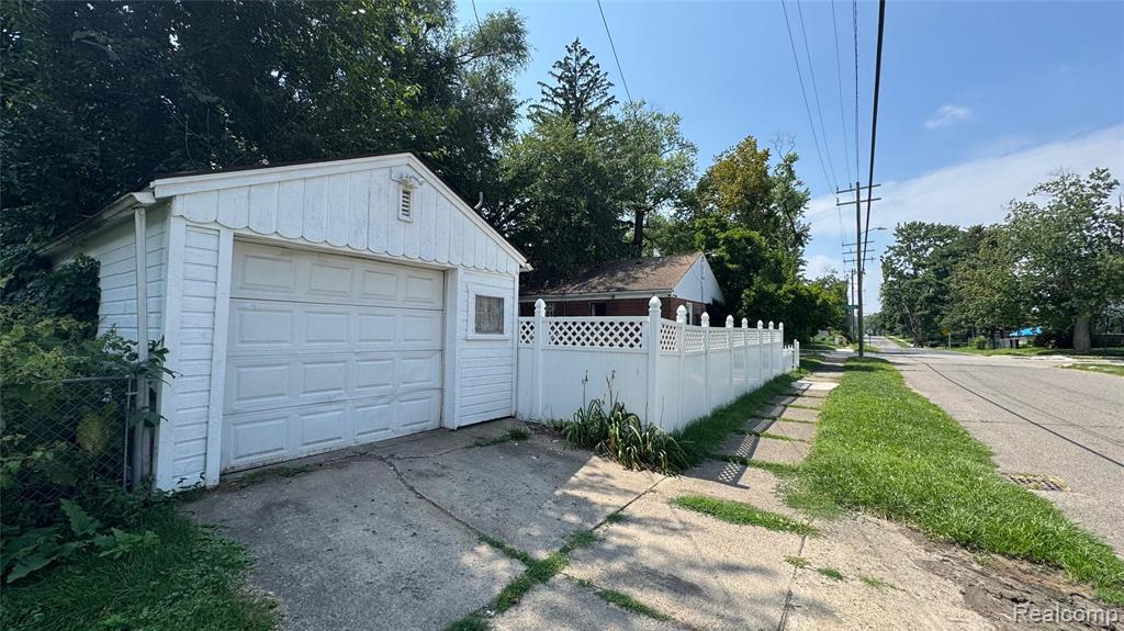 16616 Blackstone Street, Detroit, MI 48219 — Photo 7