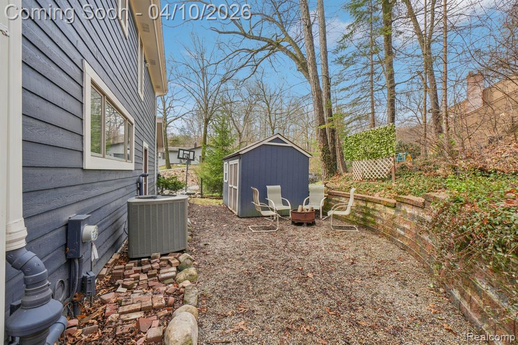 8933 Minne Wanna Road, Clarkston, MI 48348 — Photo 38