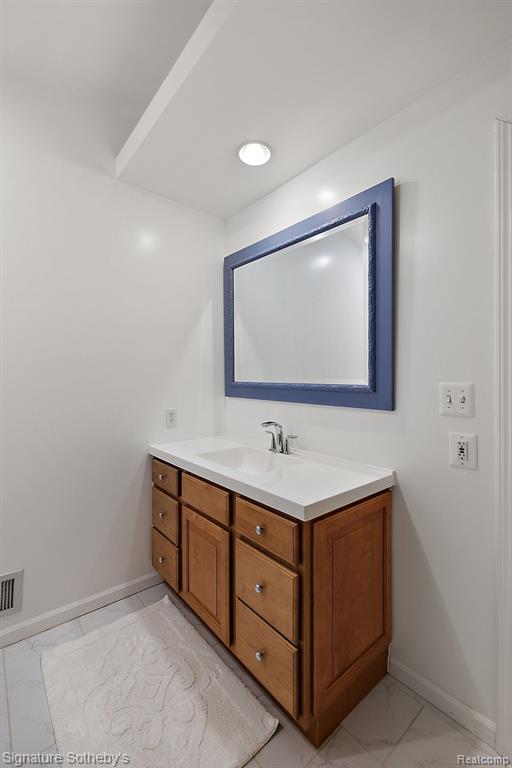 423 HAWTHORN Avenue, Royal Oak, MI 48067 — Photo 14