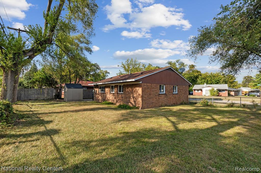 21901 Sloman Street, Oak Park, MI 48237 — Photo 24