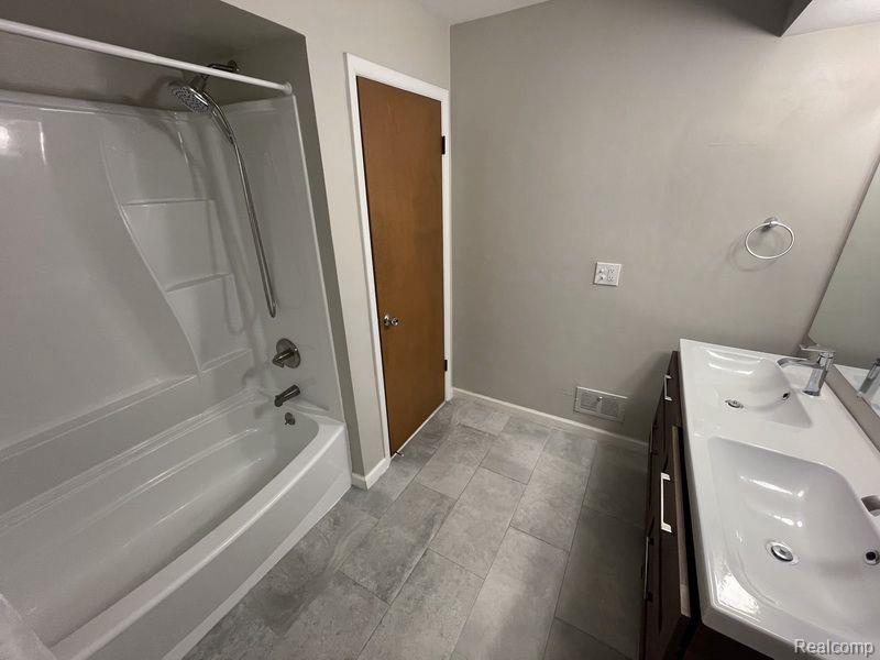 4924 BROOMFIELD, West Bloomfield, MI — Photo 15