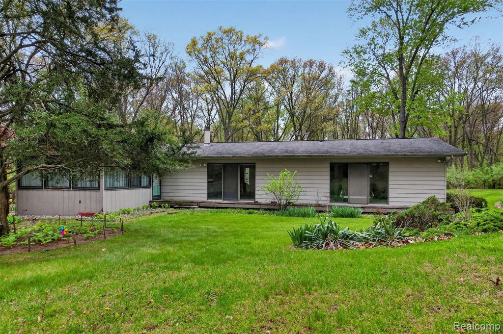 10467 McGregor Road, Pinckney, MI 48169 — Photo 11