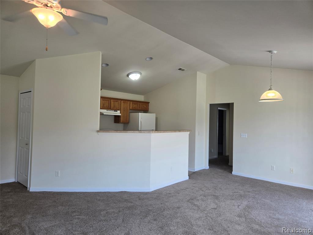 27640 HIDDEN OAKS Drive, Trenton, MI 48183 — Photo 4