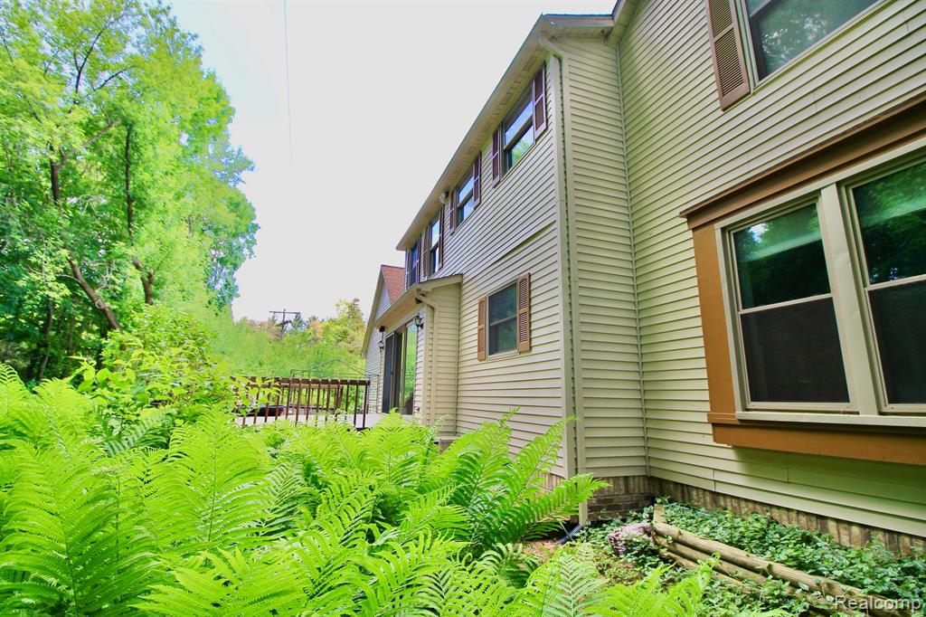 9296 Pine Hill Trail, Fenton, MI 48430 — Photo 28