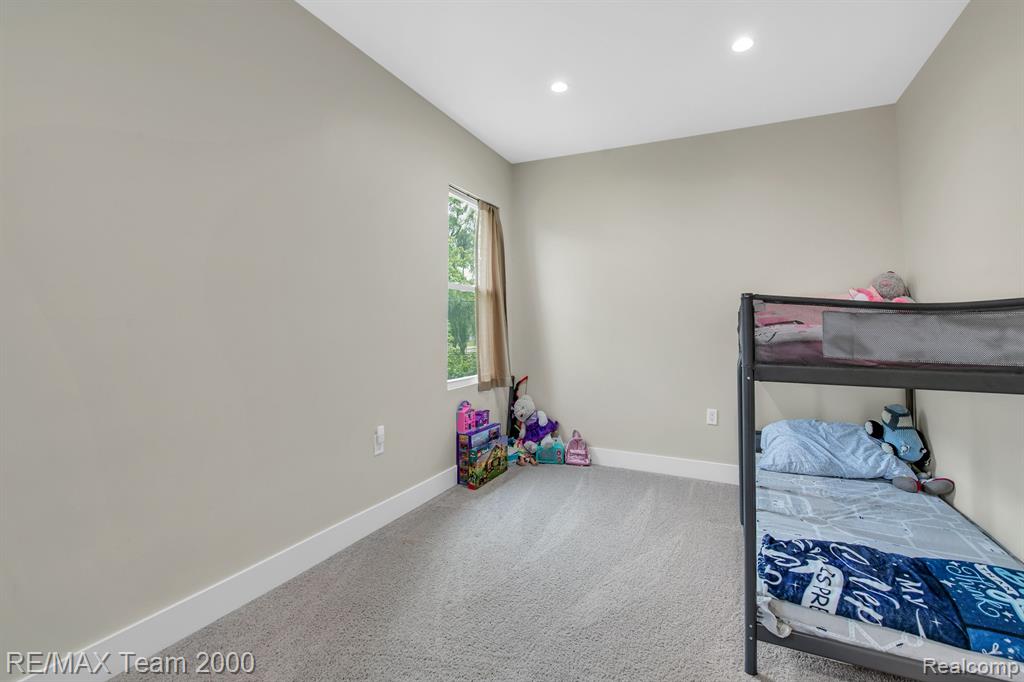 616 ENGLEWOOD Street, Detroit, MI 48202 — Photo 27