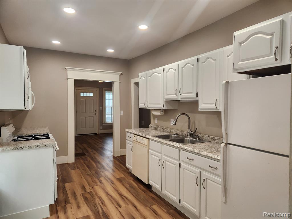 9514 6 MILE Road, Salem, MI 48175 — Photo 4