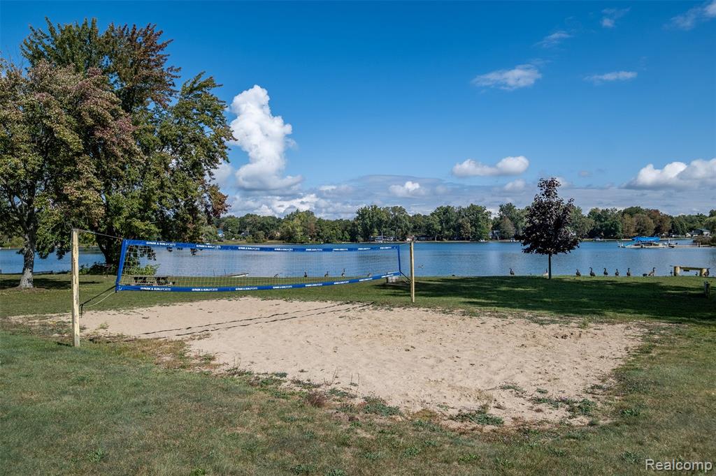 5720 Berkley Drive, Waterford, MI 48327 — Photo 44