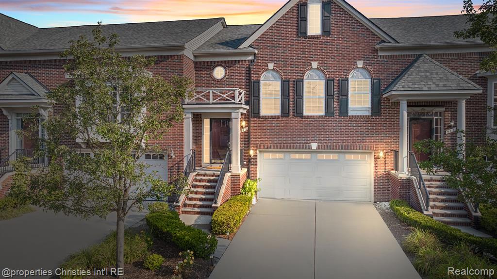 963 SANDALWOOD Drive, Troy, MI 48085 — Photo 2
