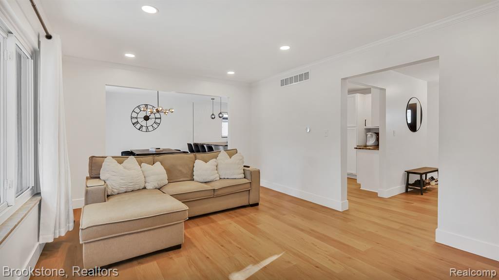 4990 SURREY Drive, Sterling Heights, MI 48310 — Photo 10