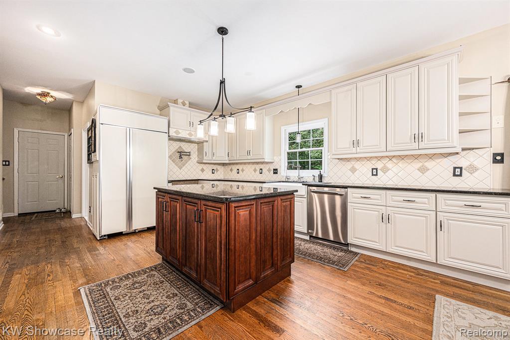 6060 Rosewood Parkway, White Lake, MI 48383 — Photo 8