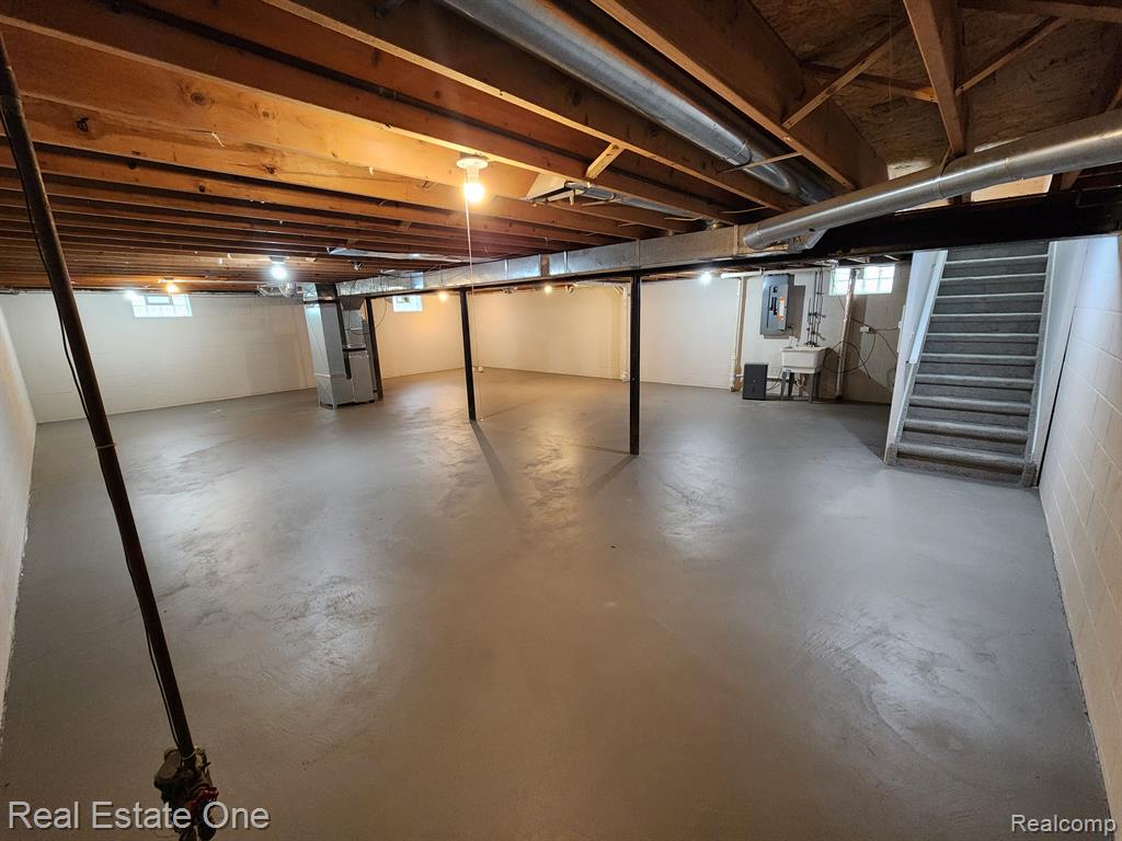 700 W GARDENIA Avenue, Madison Heights, MI 48071 — Photo 28