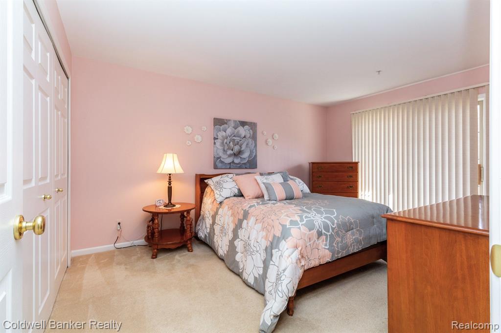 16962 FARMINGTON Road, Livonia, MI 48154 — Photo 17
