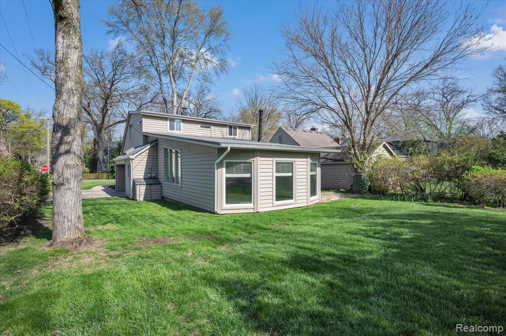 2155 Avondale, Sylvan Lake, MI 48320 — Photo 5