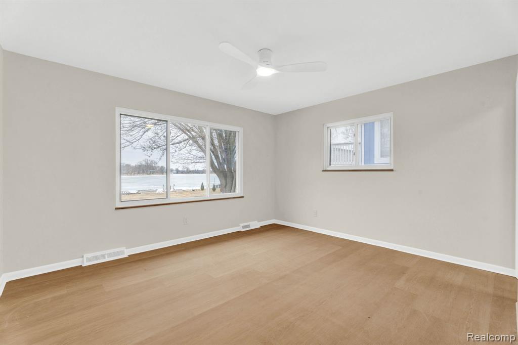 915 James K Boulevard, Pontiac, MI 48341 — Photo 25