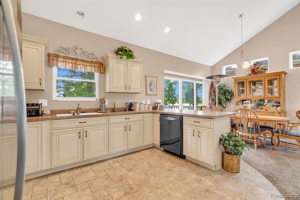 2610 Strawberry Lane, Port Huron, MI 48060 — Photo 24