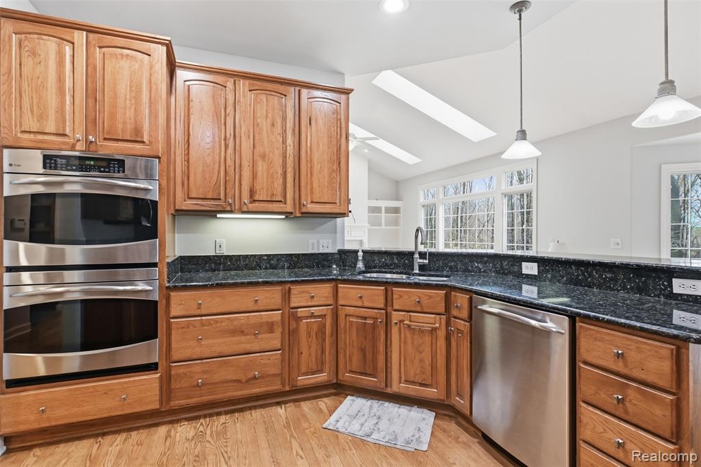 6228 Windemere Point, Brighton, MI 48116 — Photo 17
