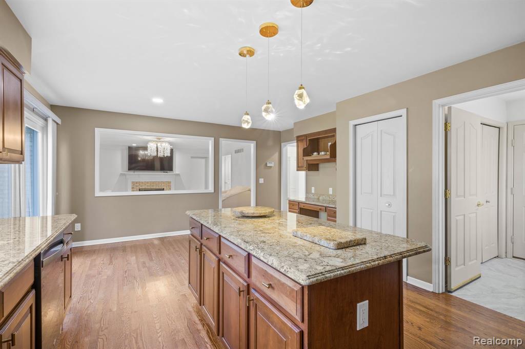 433 TORRINGTON Drive W, Canton, MI 48188 — Photo 15