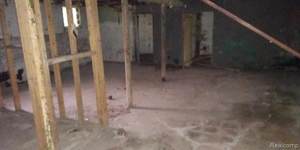 13832 PINEWOOD Street, Detroit, MI, 48205