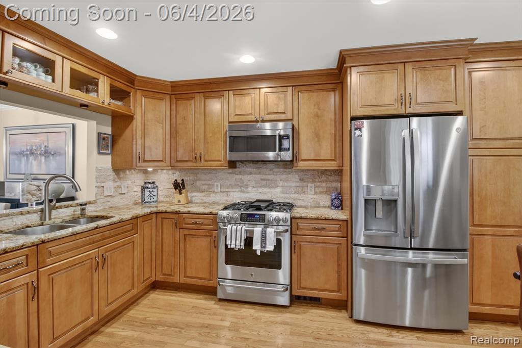39852 Glenview Court, Northville, MI 48168 — Photo 9