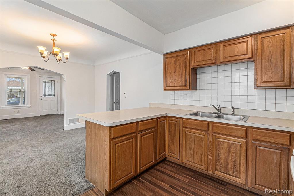5402 Croissant Street, Dearborn Heights, MI 48125 — Photo 11