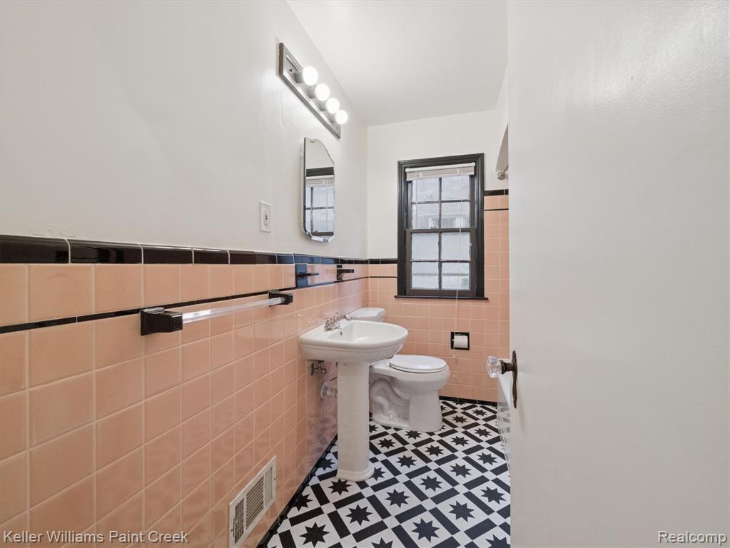 5794 Dickerson Street, Detroit, MI 48213 — Photo 16