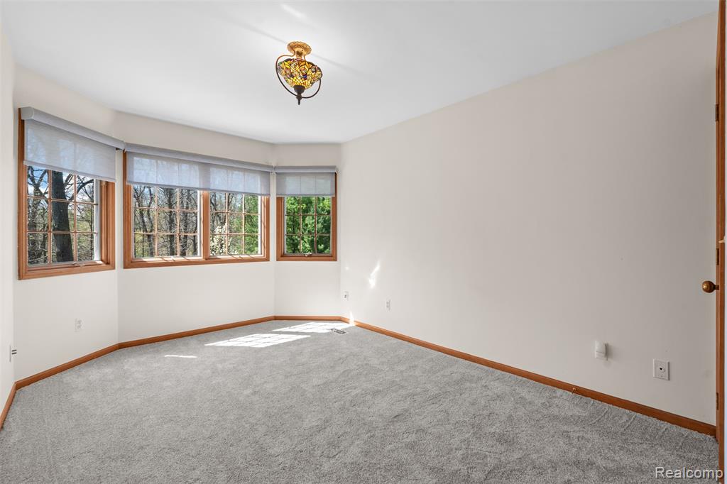 561 Valley Drive, Milford, MI 48381 — Photo 27