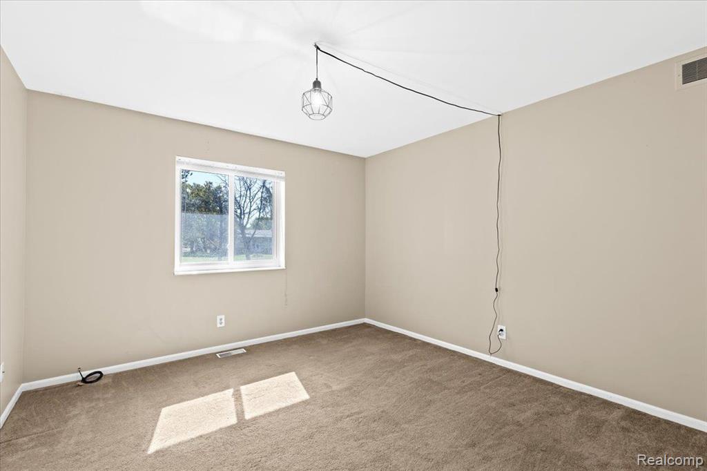 7677 MCCLEMENTS Road, Brighton, MI 48114 — Photo 14